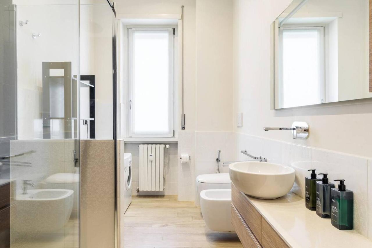Colored And Spacious Flat Close To Navigli By Easylife ミラノ エクステリア 写真